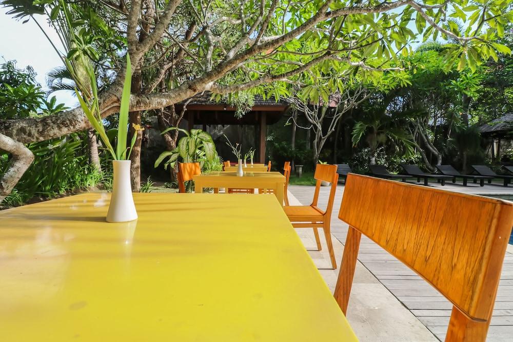 Capital O 2114 Grand Jimbaran Boutique Hotel Экстерьер фото