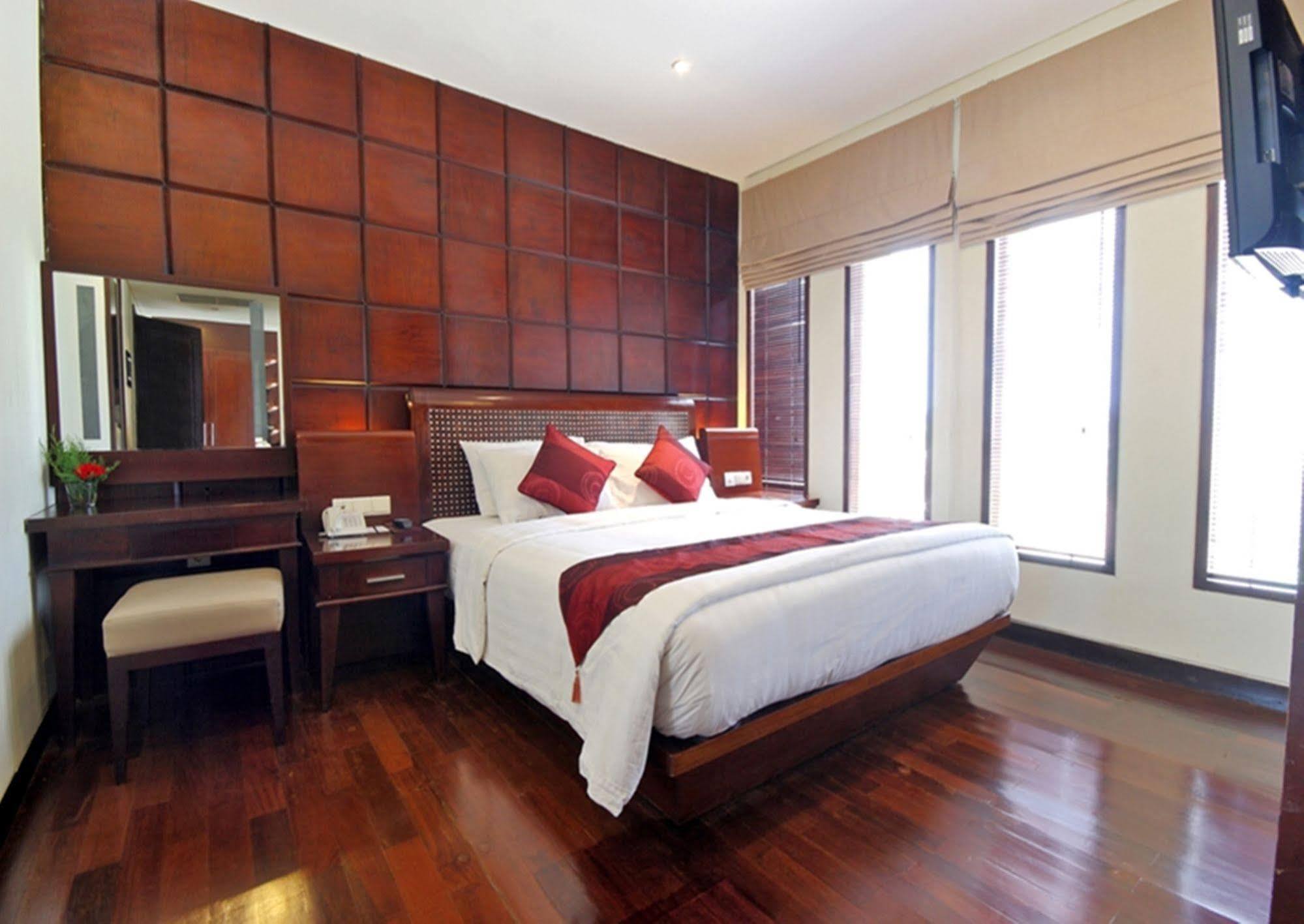 Capital O 2114 Grand Jimbaran Boutique Hotel Экстерьер фото