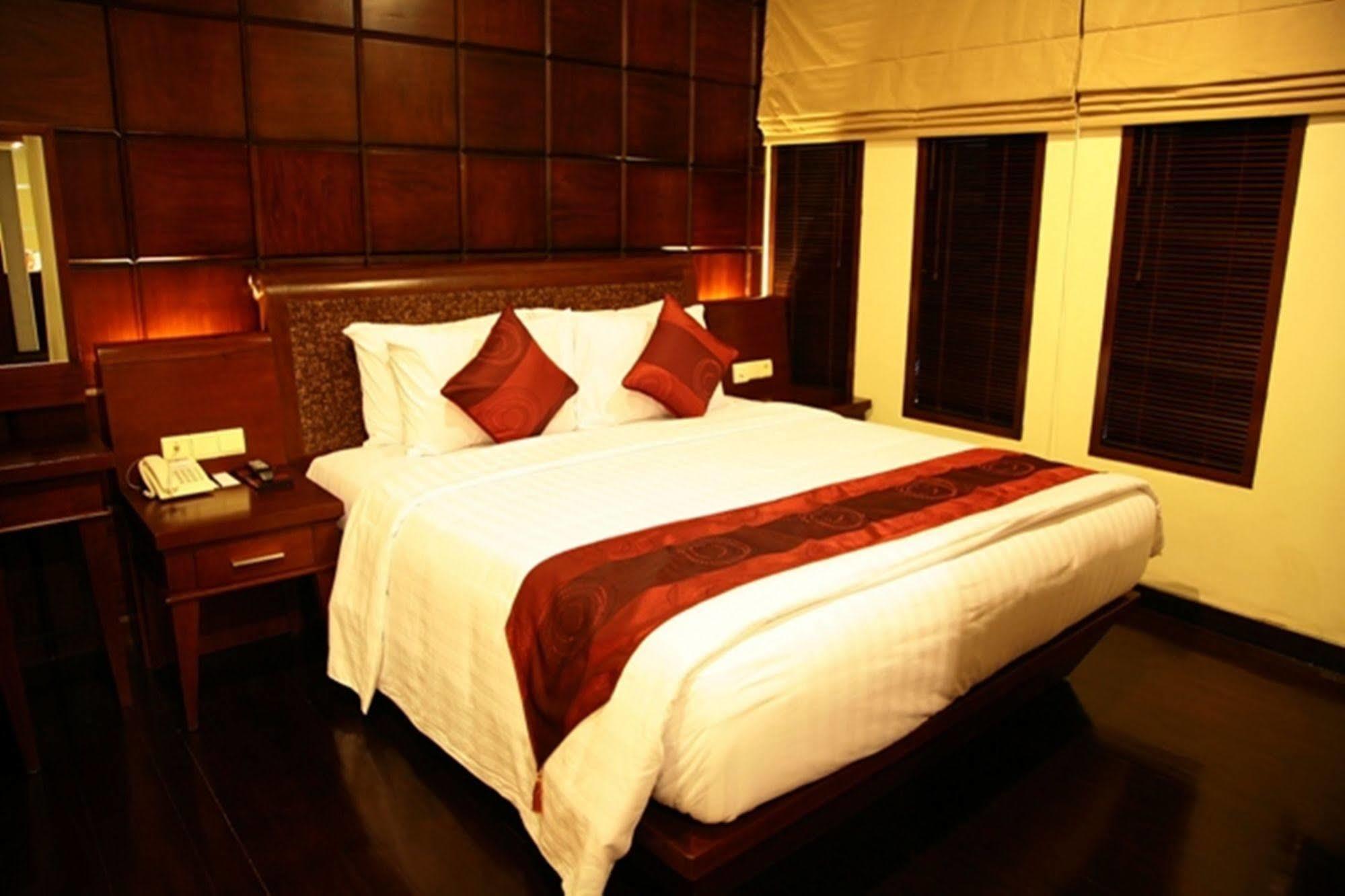 Capital O 2114 Grand Jimbaran Boutique Hotel Экстерьер фото