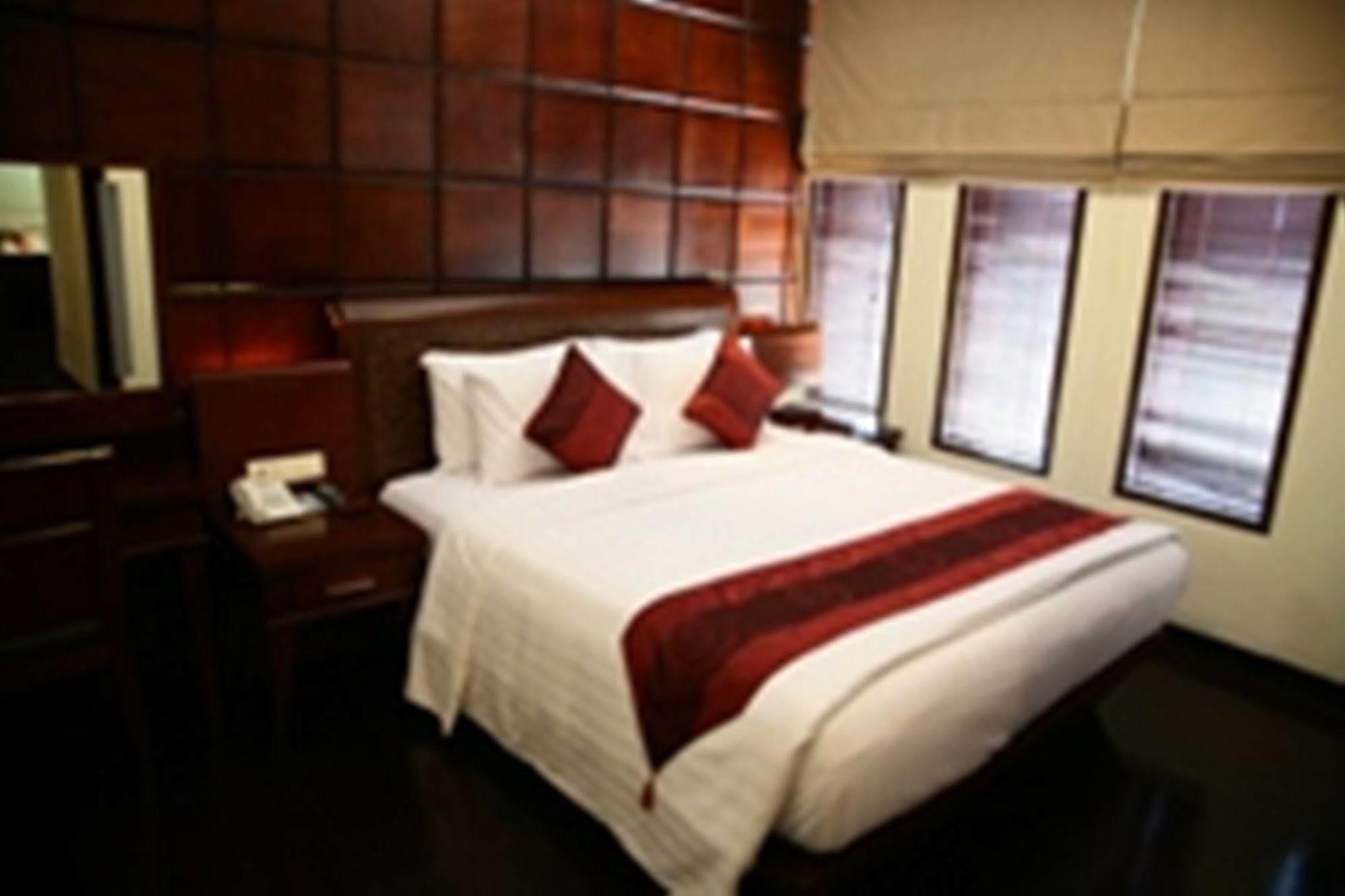 Capital O 2114 Grand Jimbaran Boutique Hotel Экстерьер фото