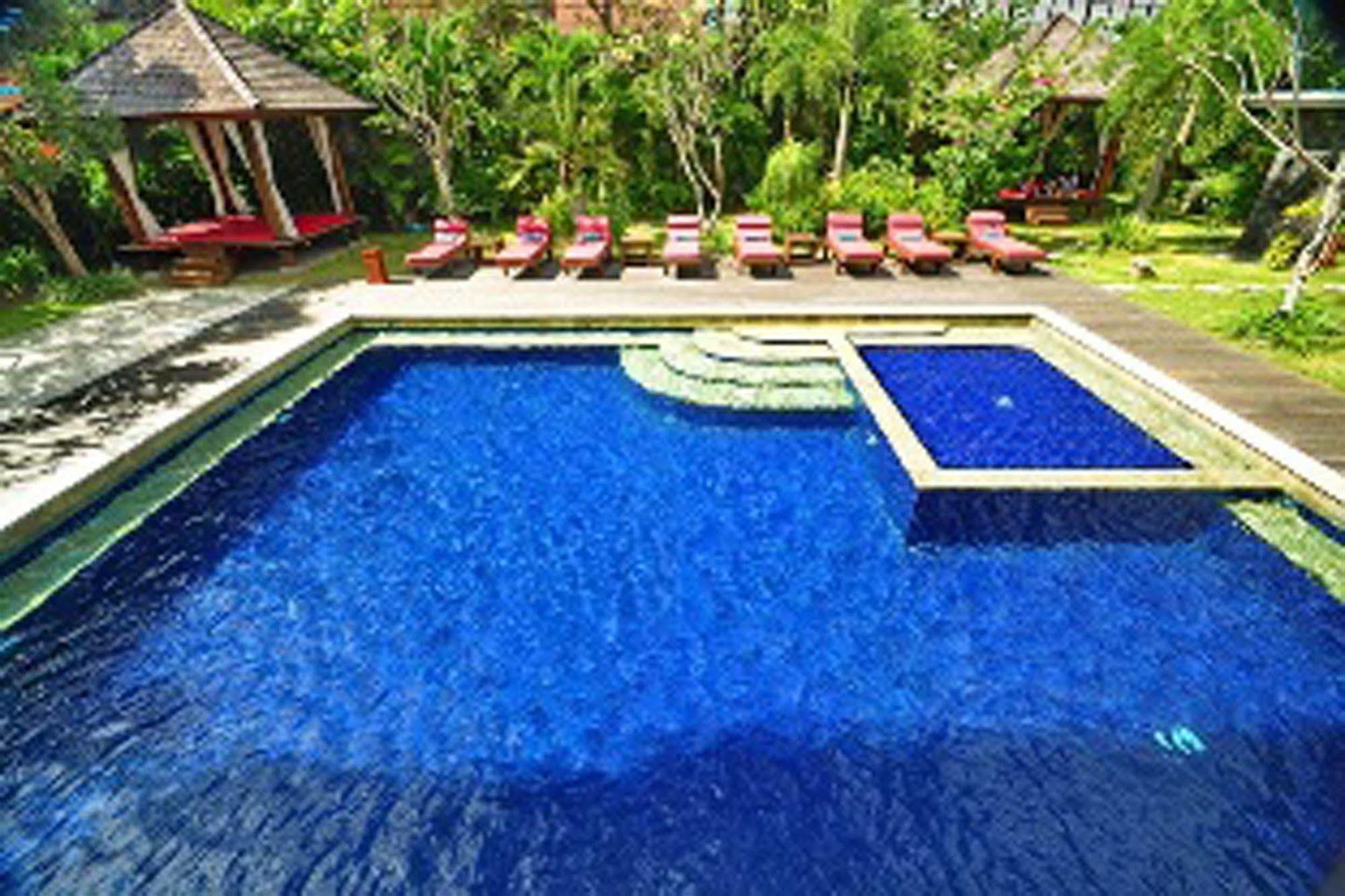 Capital O 2114 Grand Jimbaran Boutique Hotel Экстерьер фото